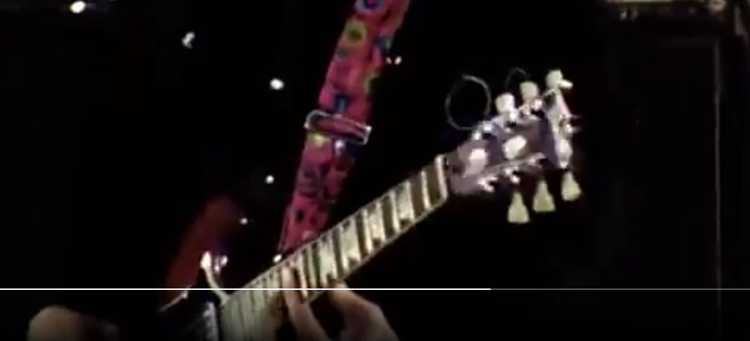 GuitarG71647302's tweet image. Happy #GibSunday, y&apos;all!  
Does anyone coil the excess strings like Robby Krieger did here on his #Gibson SG? 
When I was a kid, just starting out, I vaguely remember doing this. Maybe it was a cool thing back then. 🤷🏽‍♂️ #Strings