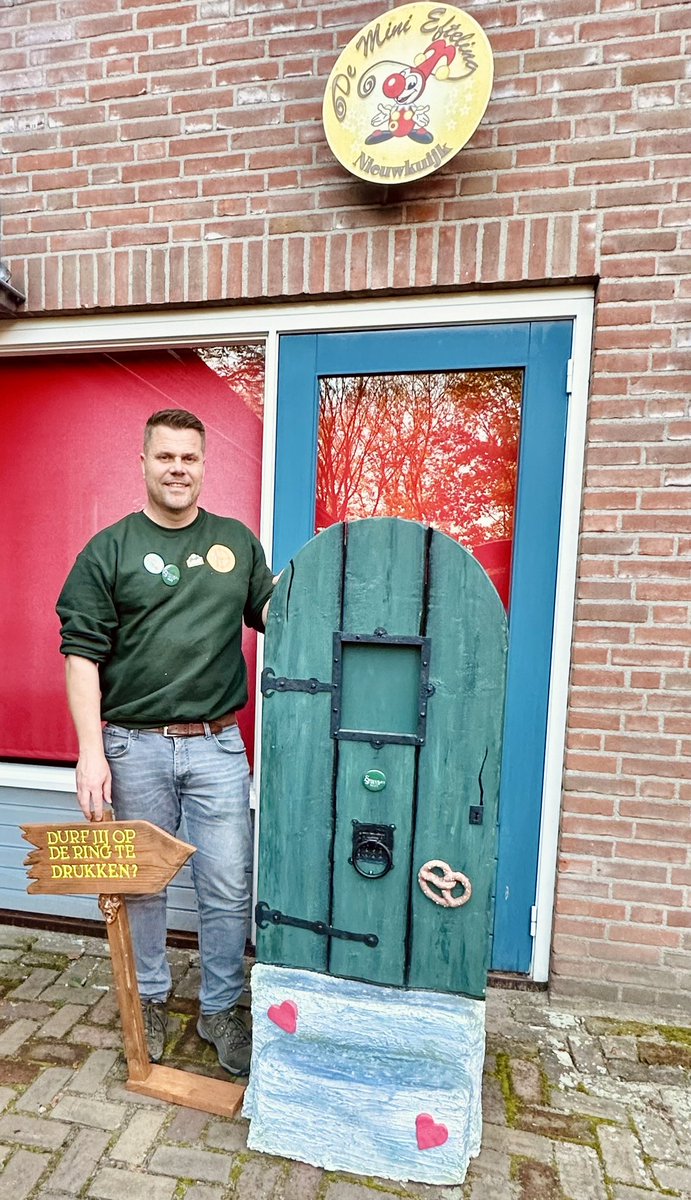 Patrick van de Sprookjesschuur (@sprookjesschuur) on Twitter photo <a href="/Sprookjesschuur/">Patrick van de Sprookjesschuur</a> heks verhuisd naar de <a href="/miniefteling/">Mini Efteling</a>.
Na een topdag op de beurs, mocht de heks moe maar voldaan verhuizen naar de mini efteling.
#trots #efteling #miniefteling <a href="/Sprookjesschuur/">Patrick van de Sprookjesschuur</a> heks verhuisd naar de <a href="/miniefteling/">Mini Efteling</a>.
Na een topdag op de beurs, mocht de heks moe maar voldaan verhuizen naar de mini efteling.
#trots #efteling #miniefteling