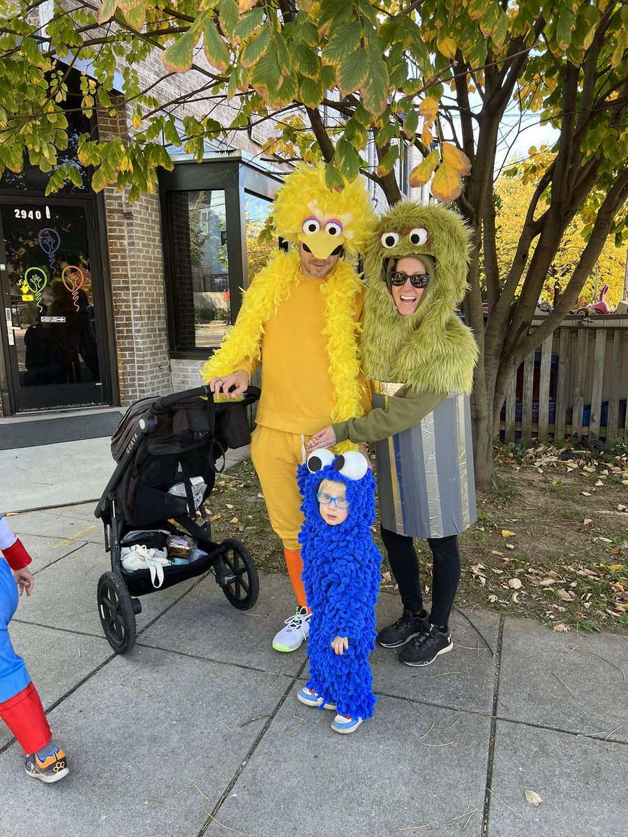 Fun times at the annual Brookland Halloween Parade. Thanks to <a href="/FONPdc/">FriendsOfNoyesPark</a> for sponsoring this fun event bringing our community together. 👻🎃