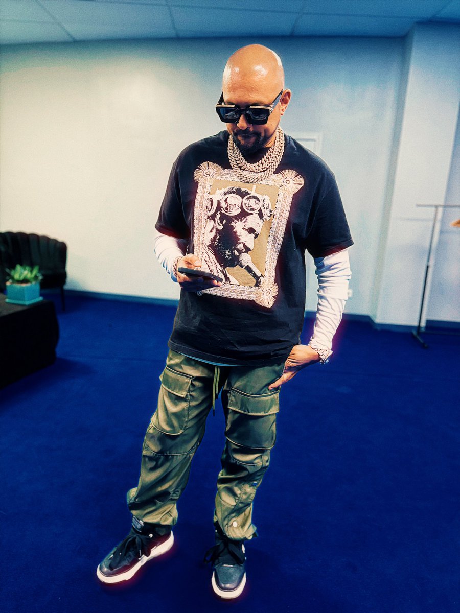 Trod we a trod every corner of the earth. This time 2 Kazakhstan wit sir scratch on the shirt 

#greatestworldtour