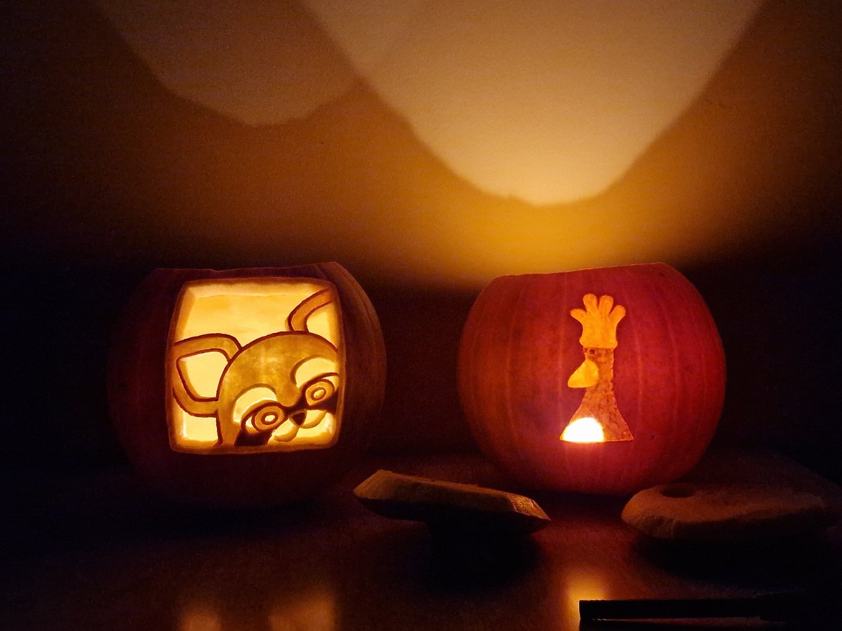 DreadWolfo's tweet photo. Pumpkin carving time!
Here's my attempt at the good boi Rambley next to my boyfriends Feathers McGraw carving :3 https://t.co/D0t3f89kbQ