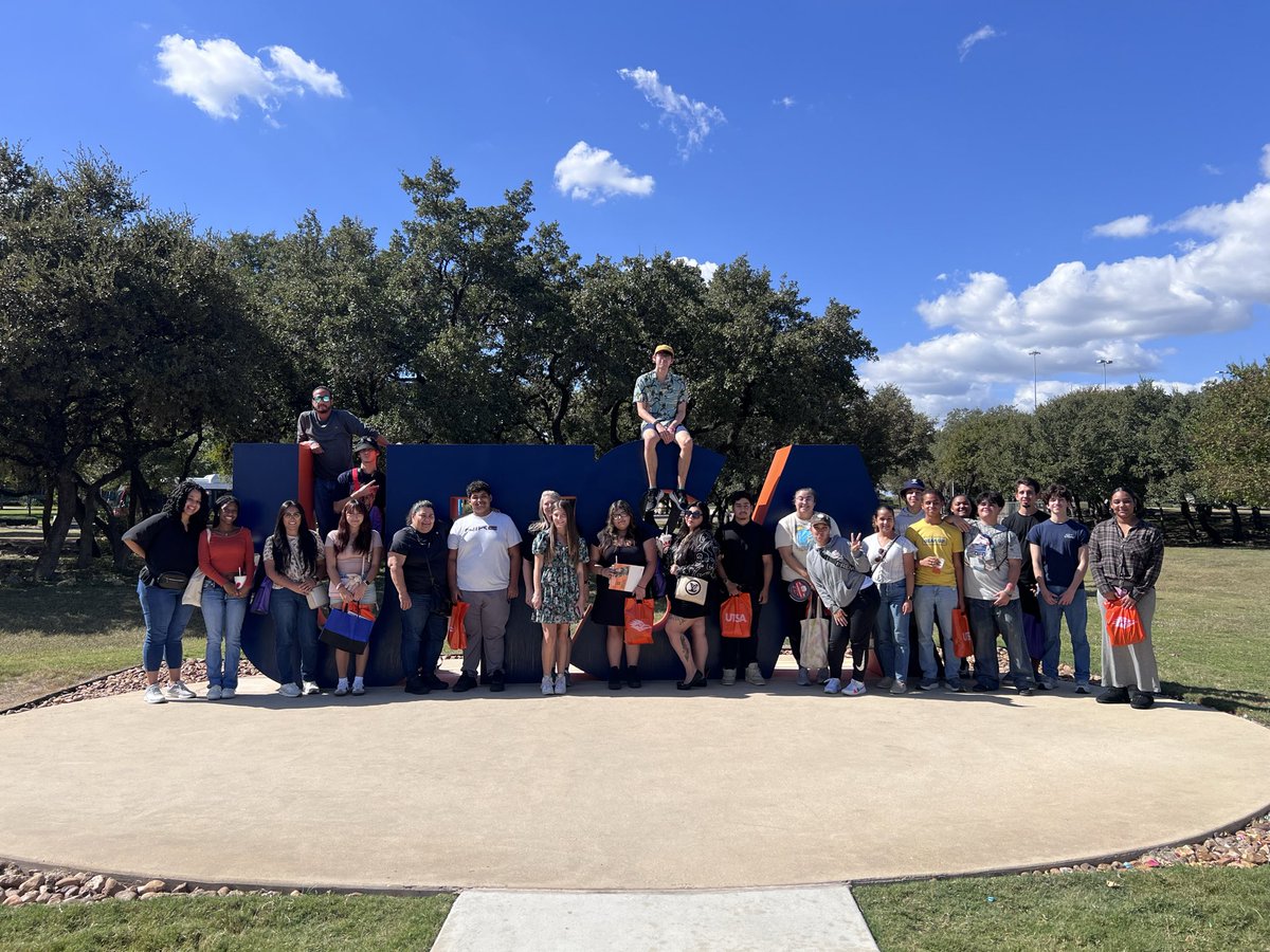 GEARUP_SMCISD's tweet photo. 🎉UTSA, TAMUSA, and The Riverwalk, oh my!!!! 🎉
We GEARed UP for a Saturday of fun with our Seniors and their families! What an amazing day! We looooved UTSA Day, enjoyed exploring A&amp;M San Antonio, and connected over dinner on the Riverwalk! 💜⚙️
#GEARUPWorks https://t.co/2GlPo6UEUX