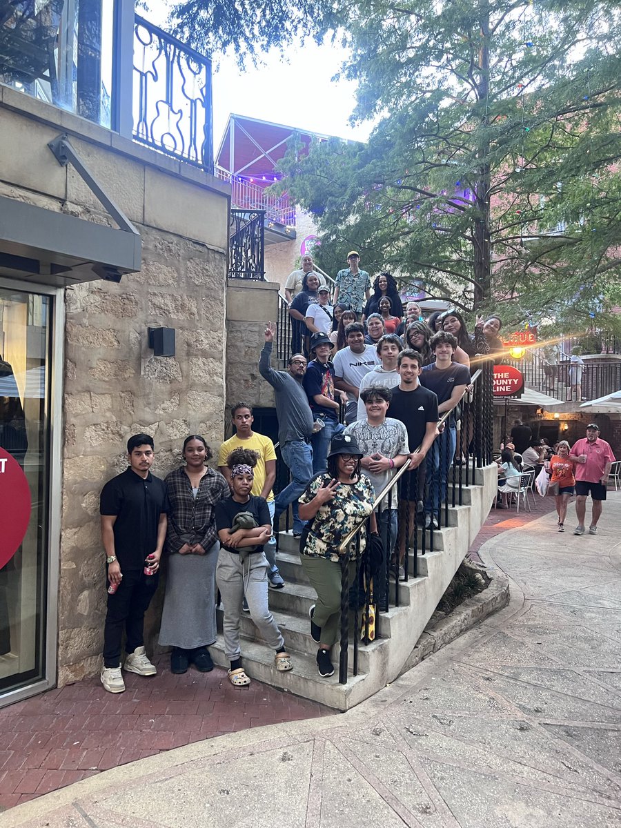 🎉UTSA, TAMUSA, and The Riverwalk, oh my!!!! 🎉
We GEARed UP for a Saturday of fun with our Seniors and their families! What an amazing day! We looooved UTSA Day, enjoyed exploring A&amp;M San Antonio, and connected over dinner on the Riverwalk! 💜⚙️
#GEARUPWorks