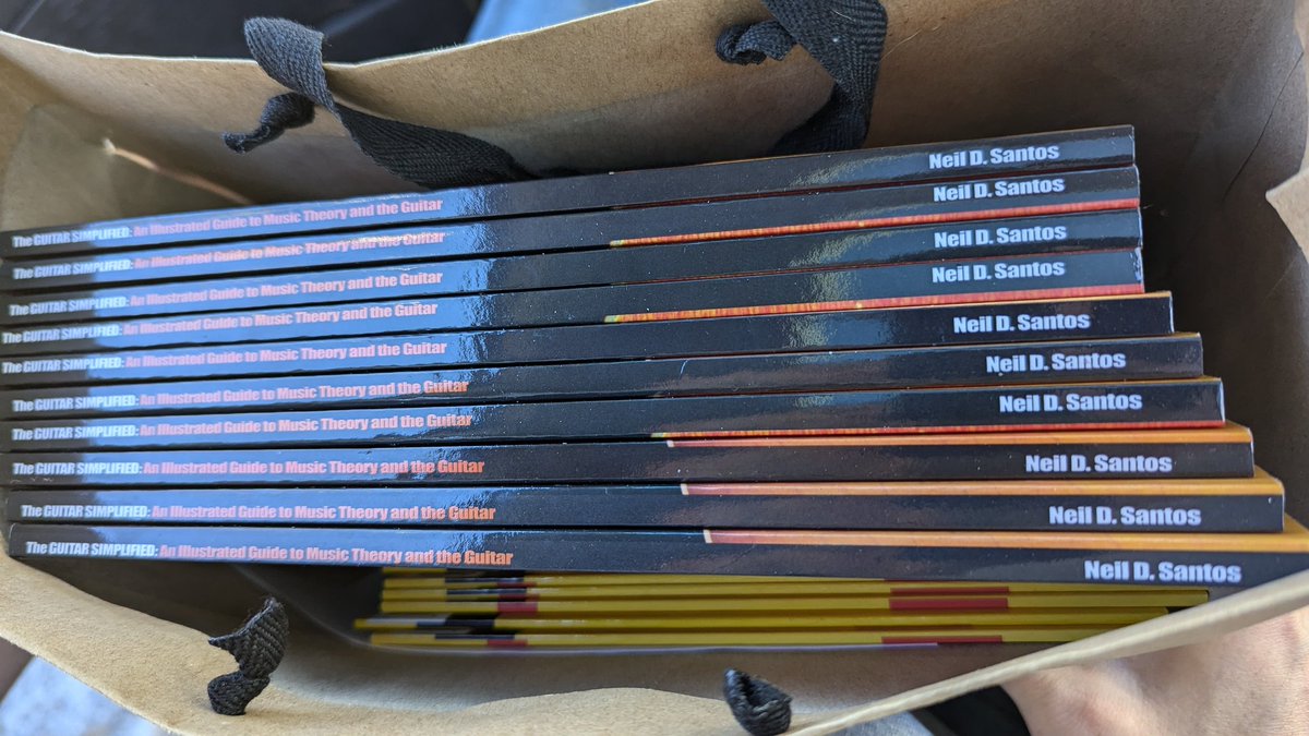 PentatonicWay's tweet image. Dropping off some books for the Tyngsboro festival of trees.👊😃🎸
Come by and I&apos;ll sign a copy for you! 
#supportLocalLibraries 
Nov 29-December 7 
facebook.com/share/AUQB6Qon…