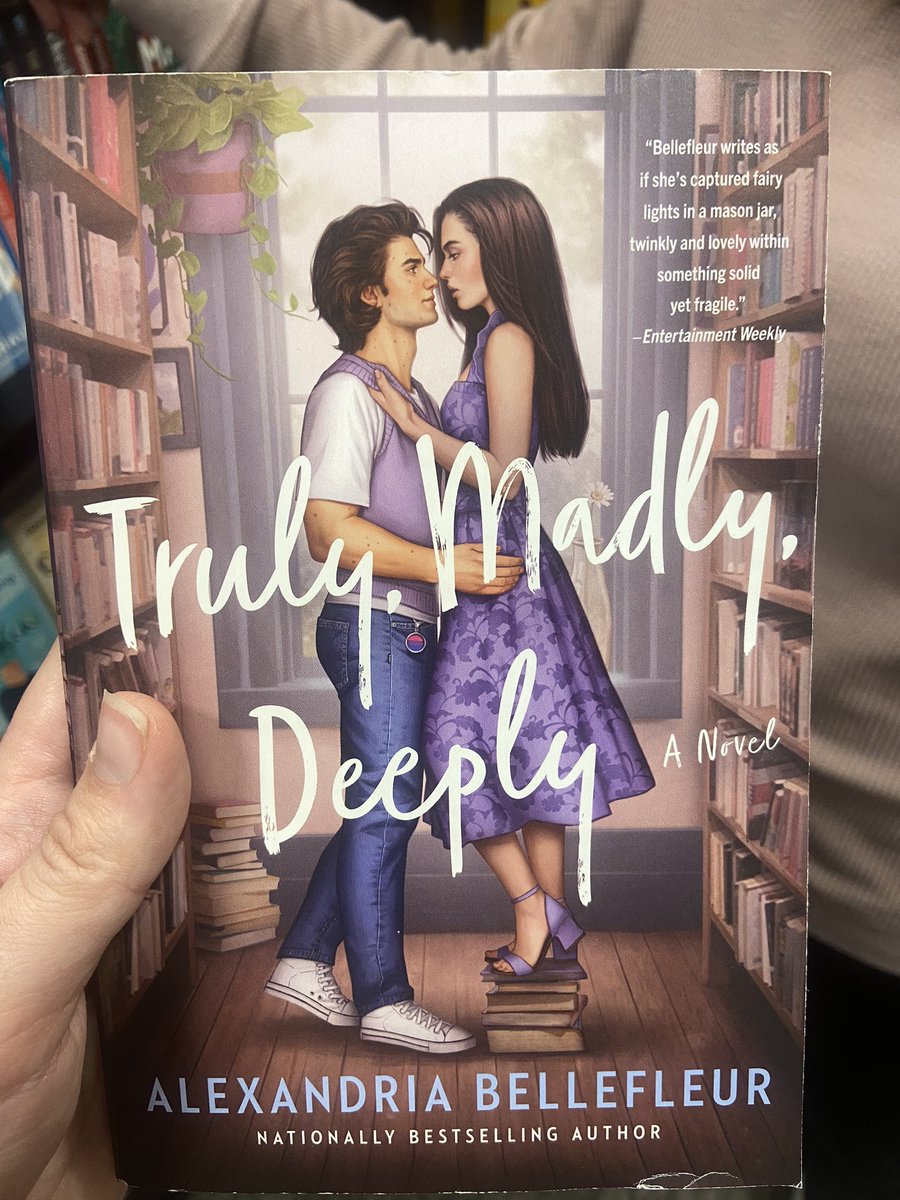 basicallydjo's tweet photo. Not my roommate texting me from Barnes &amp; Noble saying “isn’t that your man?” 😭😭😭 https://t.co/At41r8Eonx