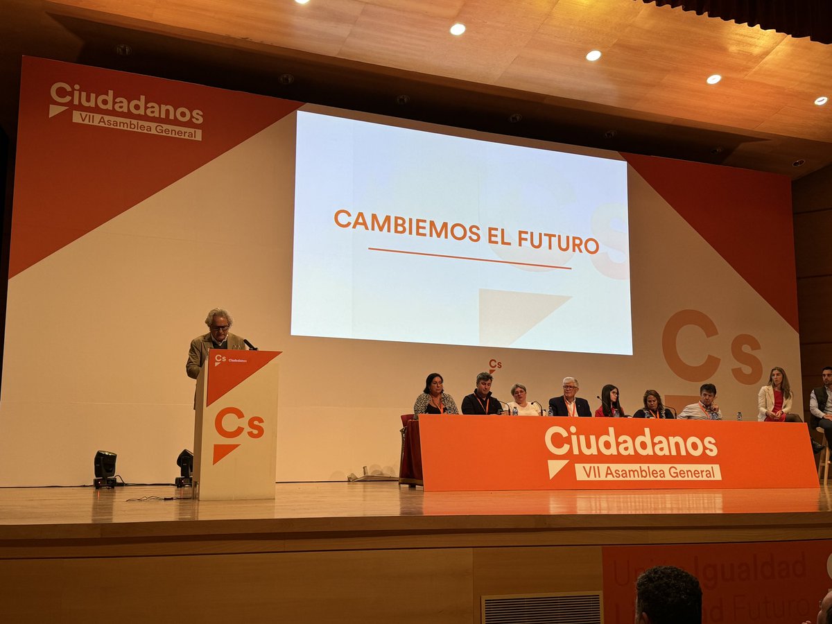 Si, aquí seguimos y seguiremos, en un proyecto que tiene muchos calificativos buenos, pero dado el escenario político actual solo voy a utilizar uno: un proyecto decente del que sentirse orgulloso
Enhorabuena a <a href="/CPerezNievas/">Carlos Pérez-Nievas</a> y su equipo, gracias por recoger el testigo