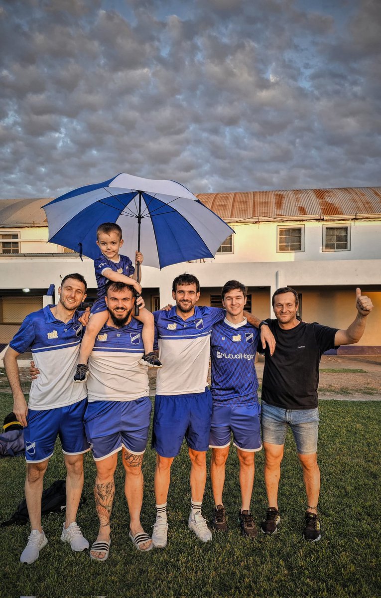 A Semis, orgulloso como padre y hermano, más que merecido, yo más que nadie se lo que sienten por el querido CDFS y todo lo que dejan para tratar de llevarlo lo más alto posible, ya quedaron en la historia del Club, ahora vamos por más.