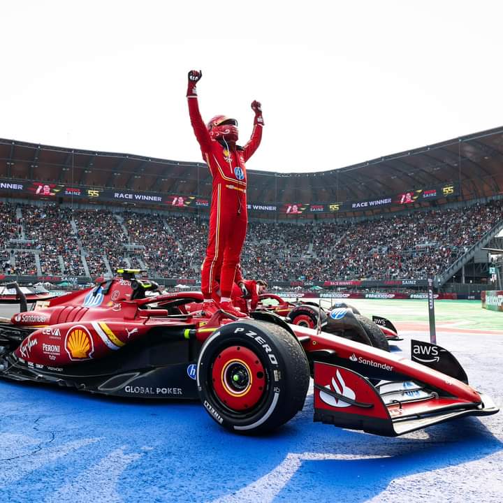 oreaAndres's tweet photo. @ScuderiaFerrari triunfando en México después de 34 años #MexicoGP🇲🇽 https://t.co/vaqkx4wZh8