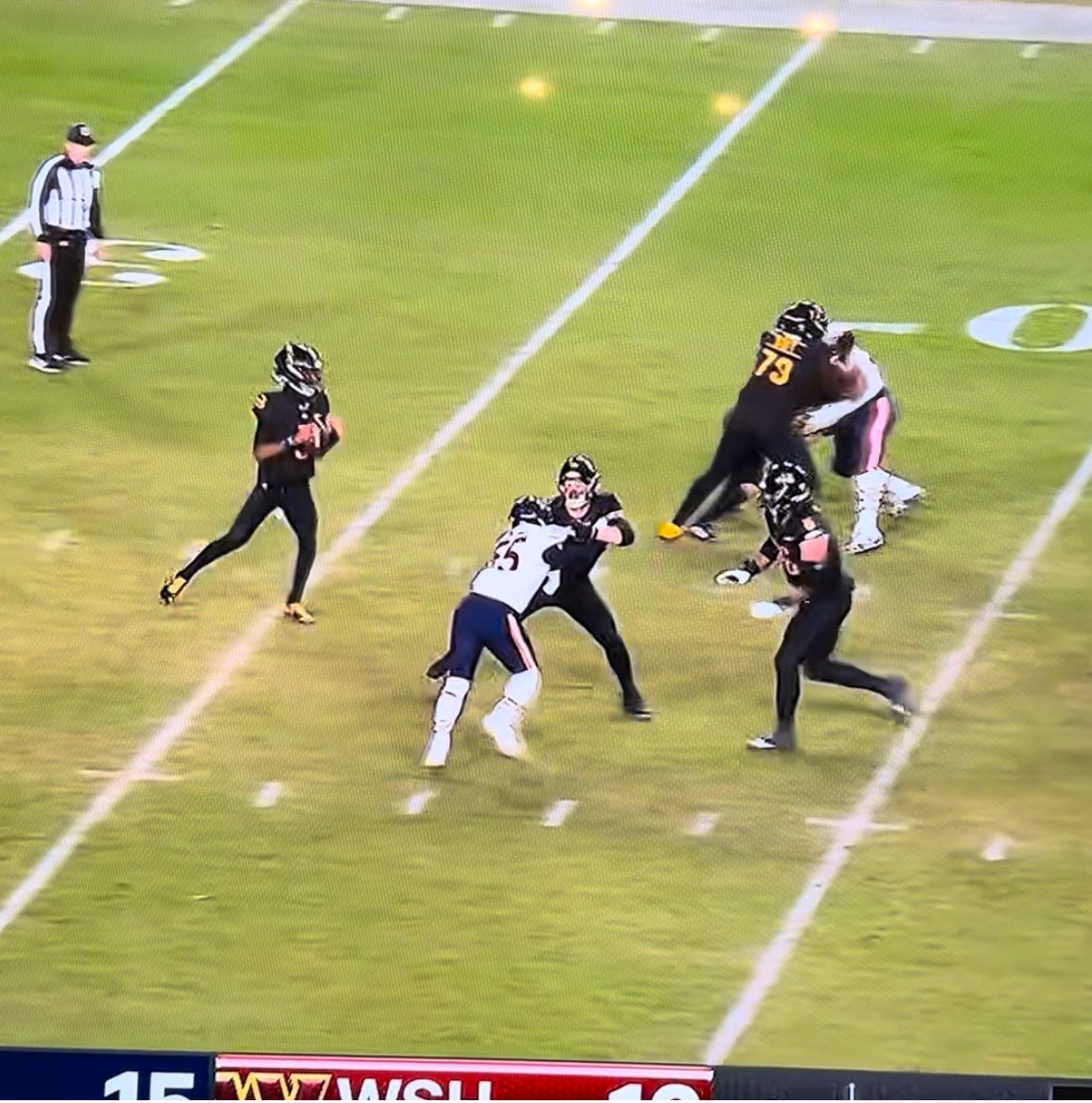 carmendefalco's tweet photo. Look, the #Bears obvious got outplayed and deserved to lose so maybe it’s just the universe getting its justice, but how is this not holding……. https://t.co/1JkCdArc6e