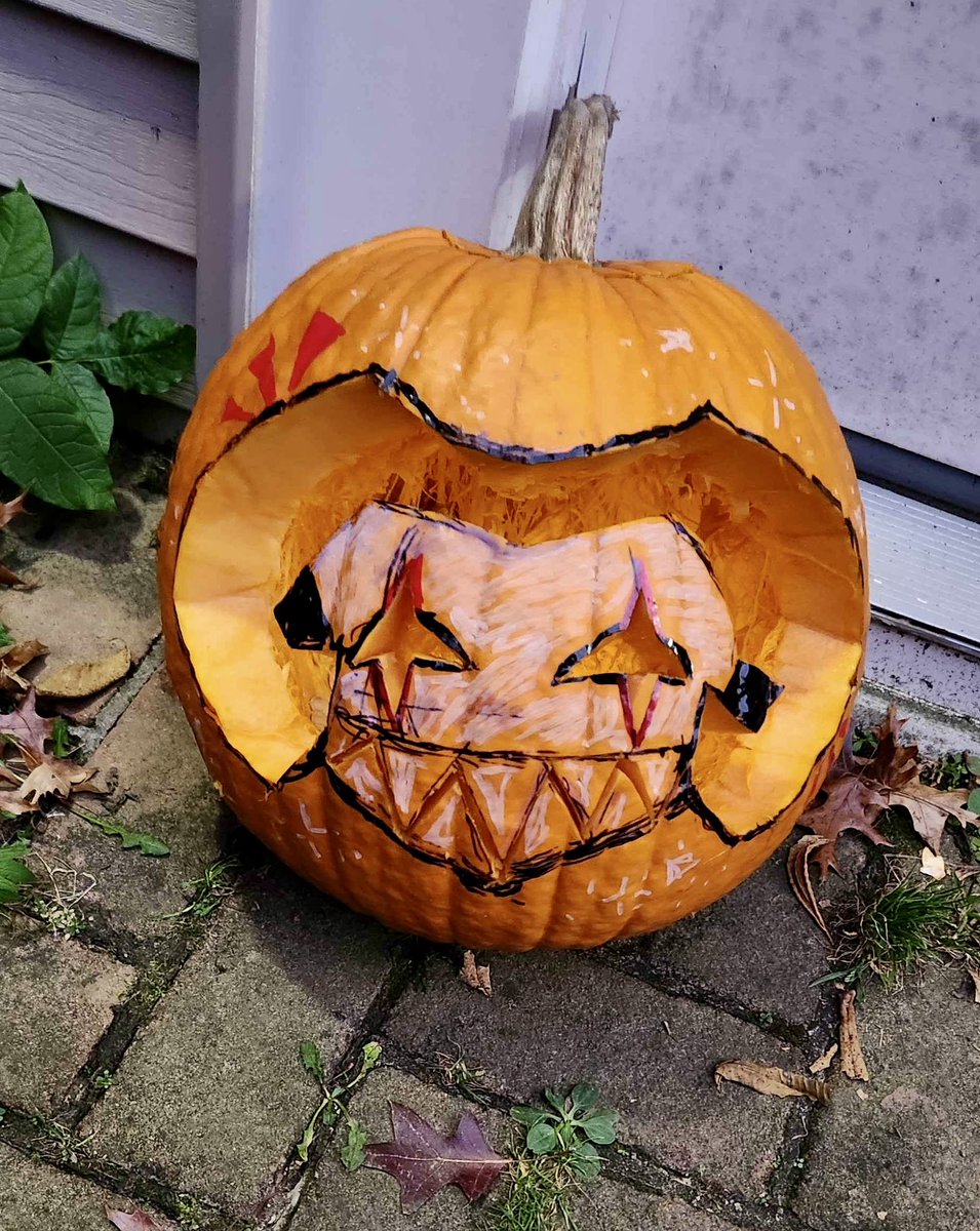 Novaembern's tweet photo. I put the scariest thing I could think of on my pumpkin https://t.co/aikDpjgKf7