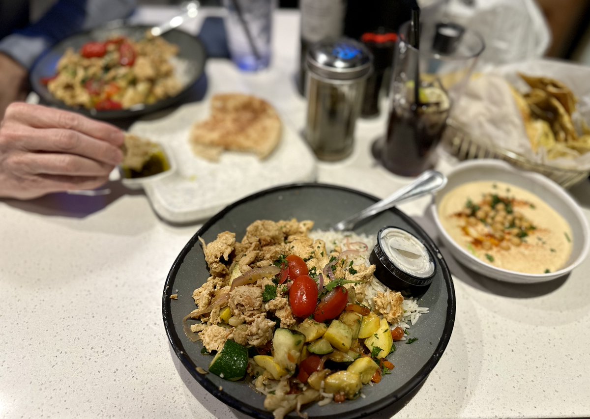 raymondmoore01's tweet photo. Wonderful food and company at Meddy's! @EatMeddys https://t.co/QBlc7ULlC3