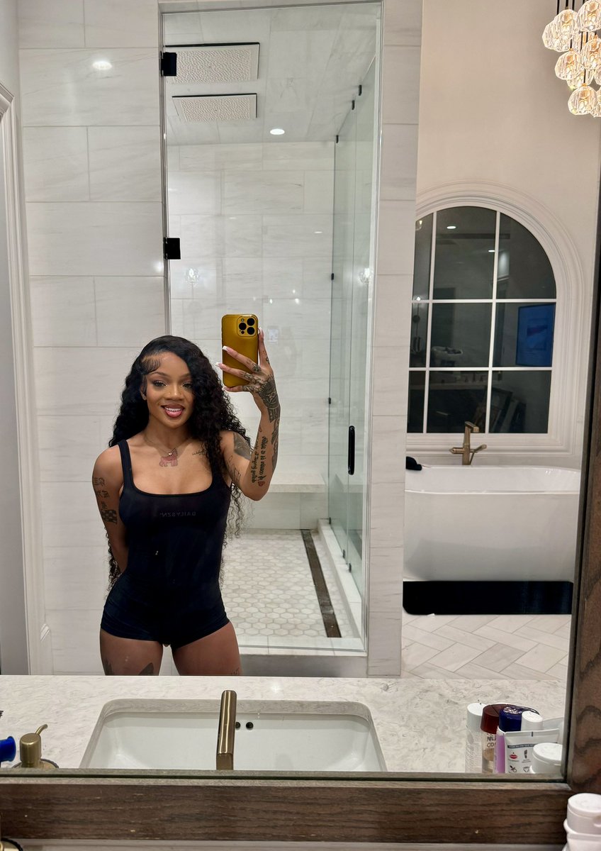 GloRilla 🦍 tweet media