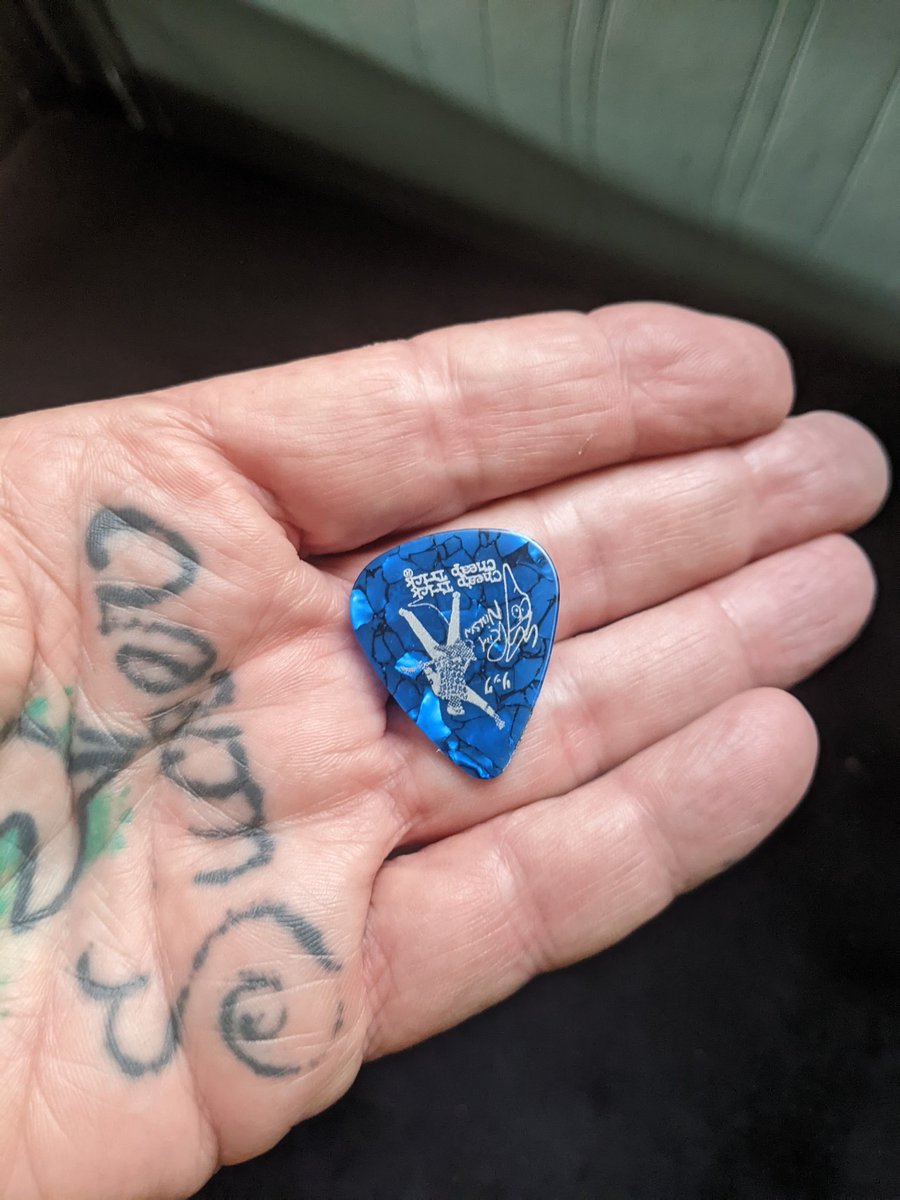 Vapinghippie's tweet image. I've seen @cheaptrick many times, but this is my one and only pick @CheapTrickRick  #rockandroll #personaltreasure #oldfartsclub 🤘😤👍💨🎸
