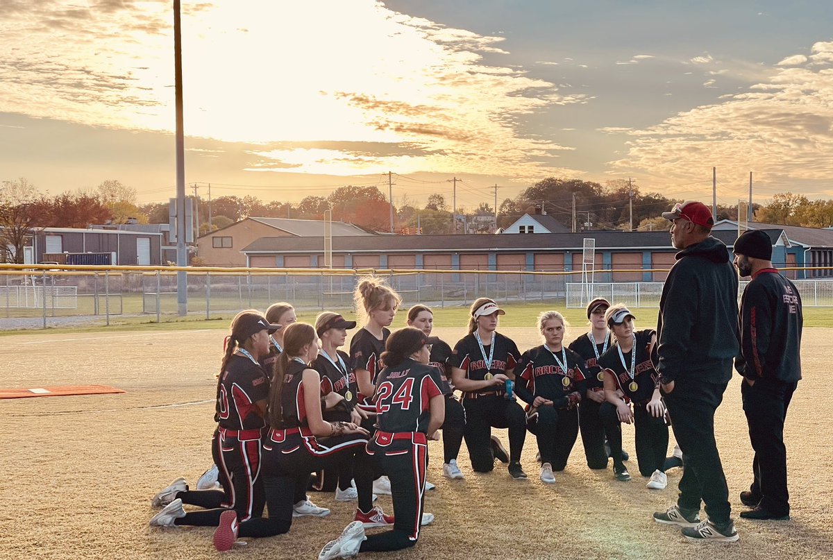 Racers Page 26/27 ended up going 5-1 and runner up in the Ohio Storm Fall Finale.  Great Job Ladies! You all had an awesome fall season going 22-2 overall. We can’t wait to see what you do next year!