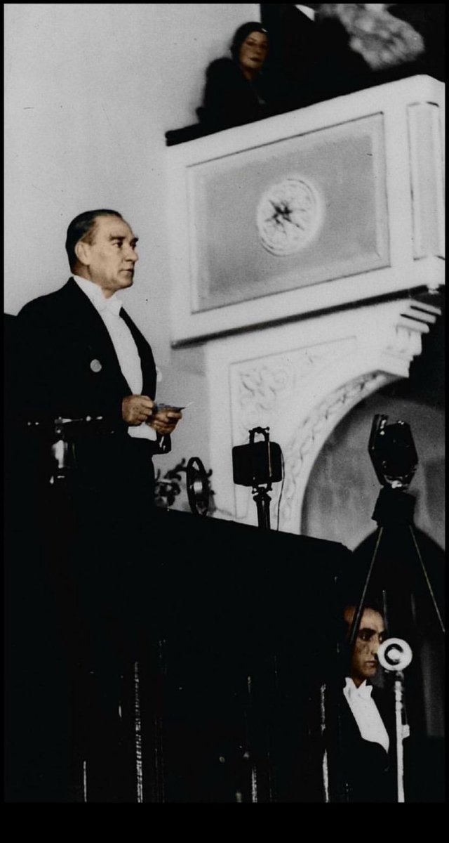 “Efendiler, yarın Cumhuriyeti ilan edeceğiz.”  28/10/1923

Ulu Önder Mustafa Kemal ATATÜRK ♾️