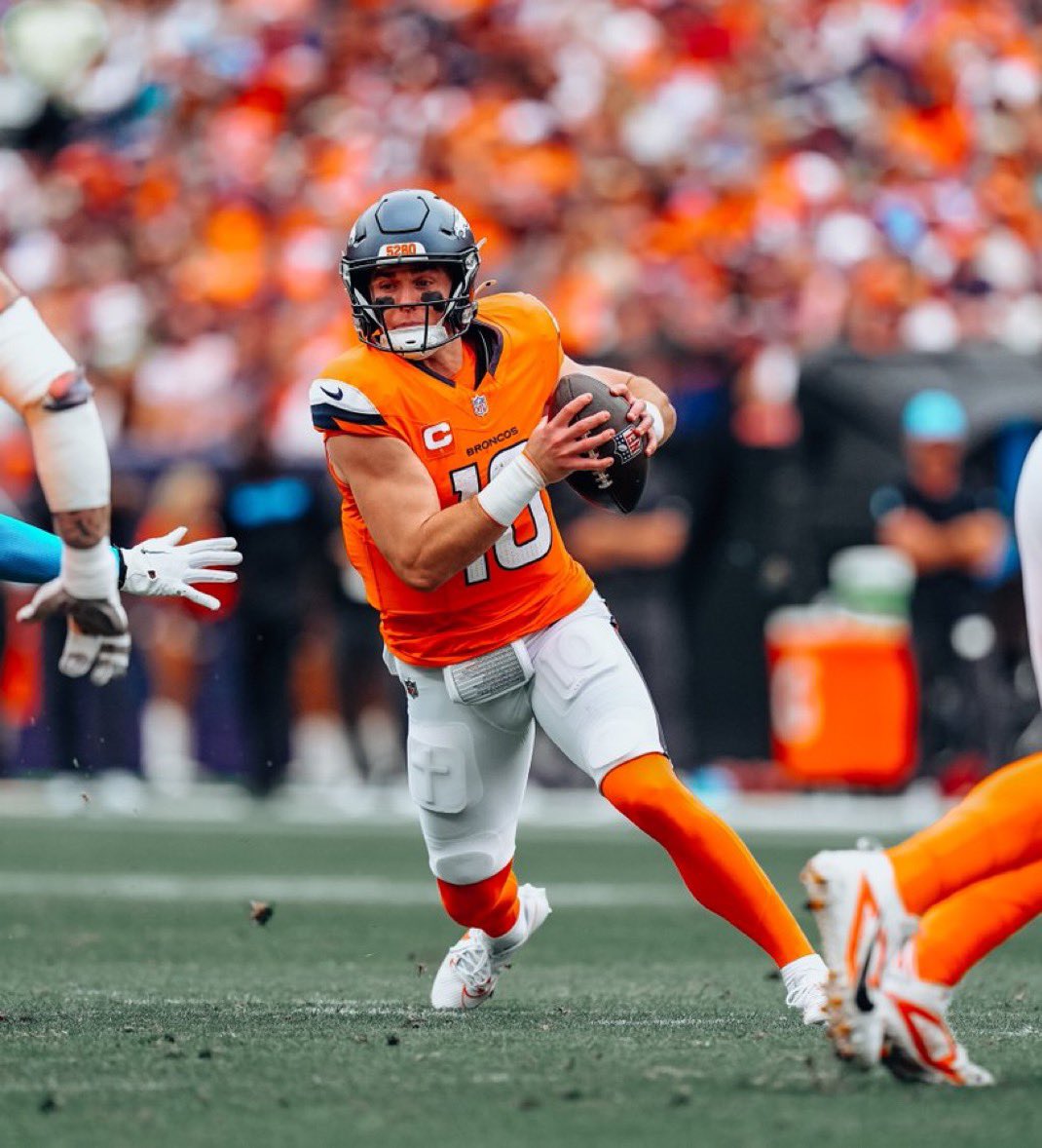 DailyBroncos's tweet photo. Bo Nix 🔥 

277 Pass Yards
3 Pass TD
Rush TD
0 INT
124.4 Pass Rating

Franchise QB performance ⭐️ https://t.co/etNxXsTpBf