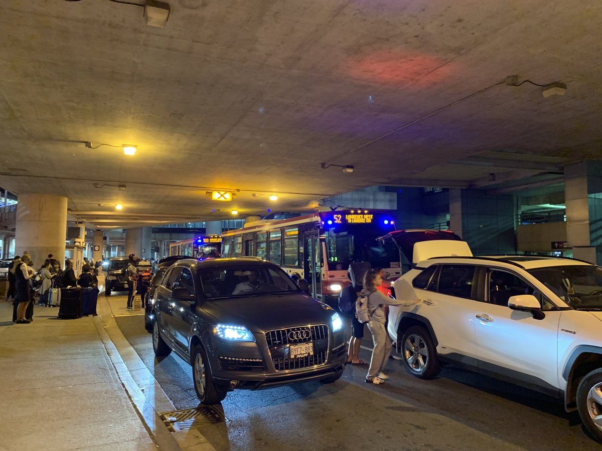 eddyionescu's tweet photo. @SafeStreetsTO @TorontoPearson @UPexpress @Uber For starters @TorontoPearson really needs to prioritize transit at Terminal 3 - TTC has two 10-minute network routes that are constantly slowed down by surges in airport traffic https://t.co/5BgBi4ffMB