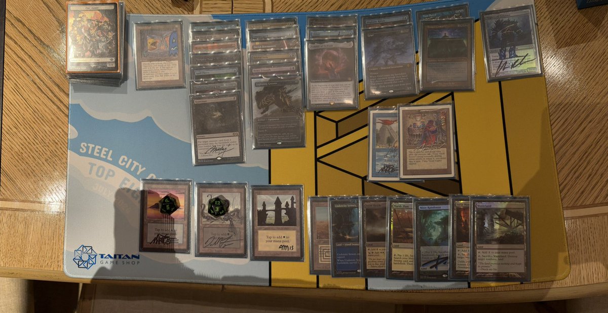 Only played in one ticketed event at Magic Con: Vegas because the cubes were absolute 🔥🔥🔥 
Thanks @aquaonecube and <a href="/dinrovahorror/">Greg Cortazzo</a>