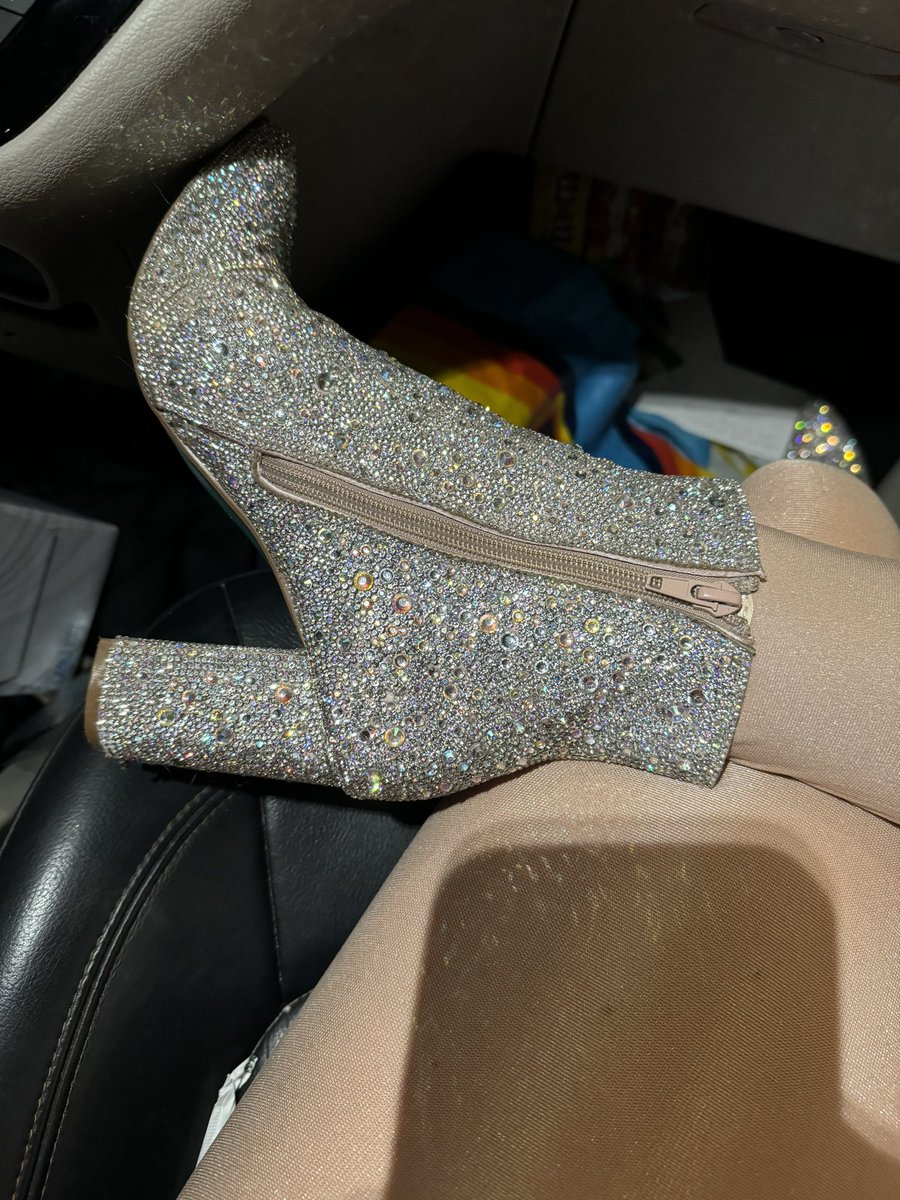 Might not be at #NOLATSTheErasTour but I’m still living my best <a href="/taylorswift13/">Taylor Swift</a> life tonight! <a href="/taylornation13/">Taylor Nation</a>