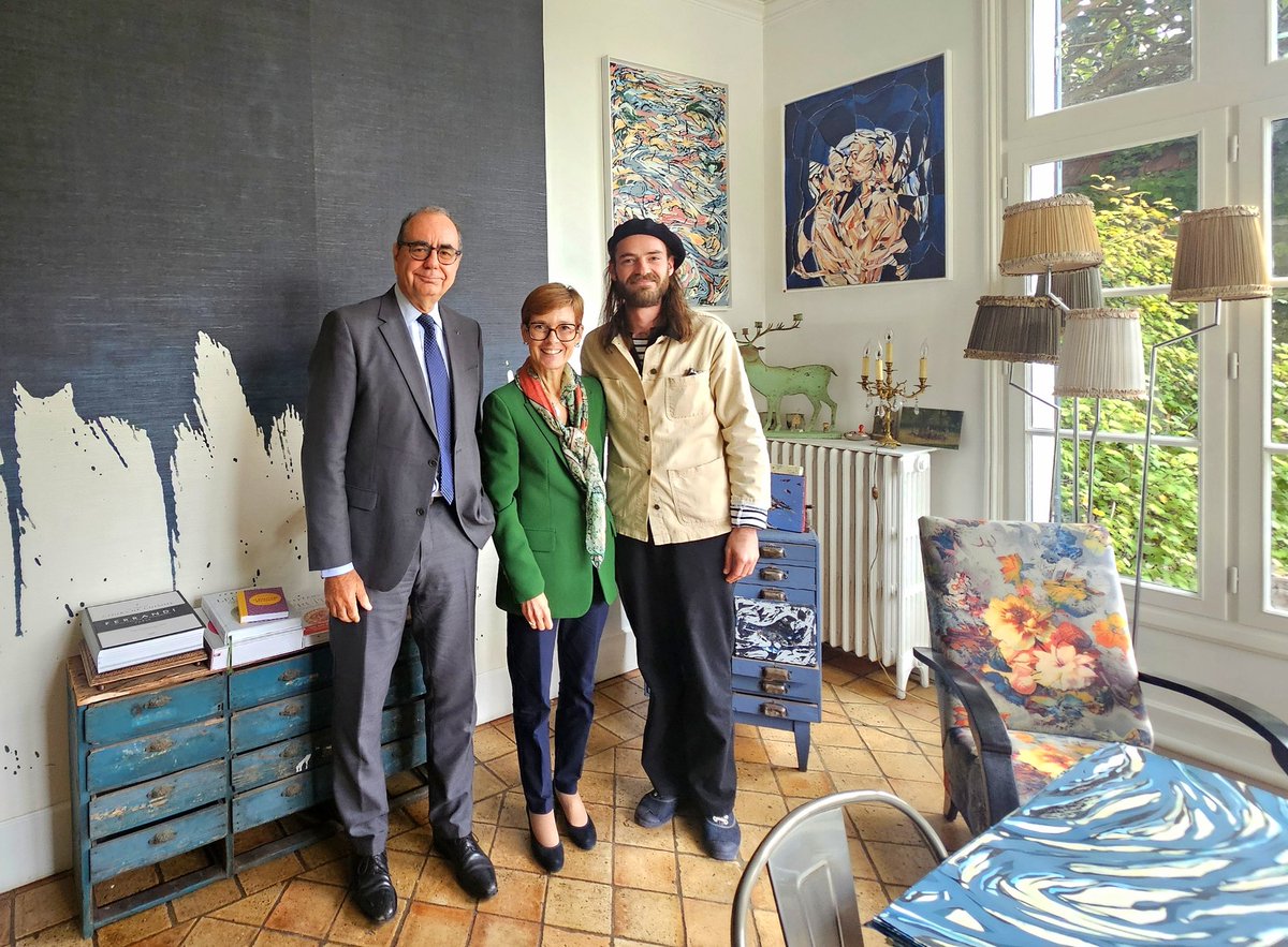 CEEVO95's tweet photo. #valdoise / #iledefrance / #ParisRegion / #ChooseIDF / #Ceevo95 : Visite par le CEEVO du showroom du peintre Denis Clément, à Vétheuil, et échanges avec l'artiste à propos de ses projets à l'international, notamment au Japon, aux États-Unis et en Europe - https://t.co/WjZZbsmxbs https://t.co/D1HwNpBob1