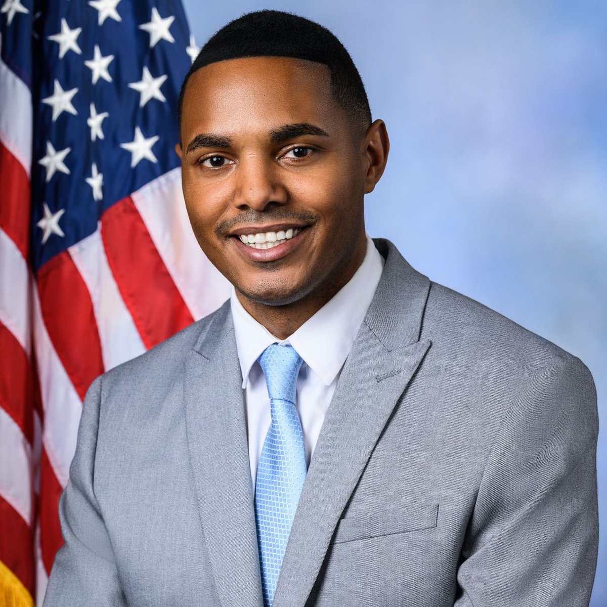 DisavowTrump20's tweet image. These are the members of Congress of Puerto Rican descent: Alexandria Ocasio-Cortez and Ritchie Torres. 

Today, Donald Trump’s supporters called Puerto Rico and its people “garbage.” 

RETWEET if you stand with Ocasio-Cortez and Torres against Trump!