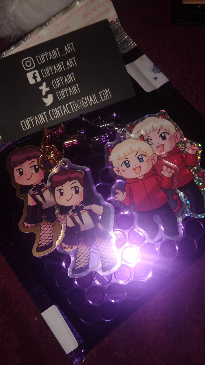 gumibears_'s tweet photo. just got these cuties in the mail from @cuppaint ❤️🖤 https://t.co/kT1zboDEmi