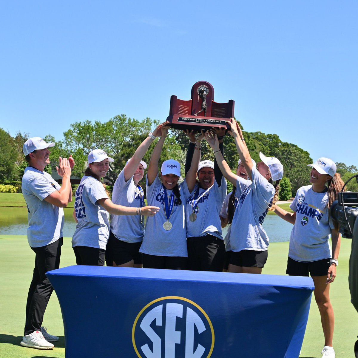 Coltweezy tweet media