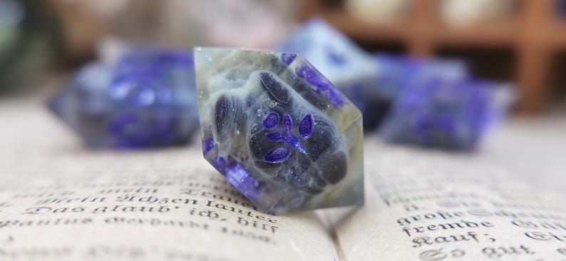 SpaethenArts's tweet photo. ✨🚨 45% BIRTHDAY CELEBRATION SALE 

Phantom Harvest - 7 Piece Set Dice TTRPG DnD 
 
https://t.co/EsIfTictms 

#dnd5e #ttrpgcommunity #dndart #dicemaker https://t.co/o5WzGc8Yow