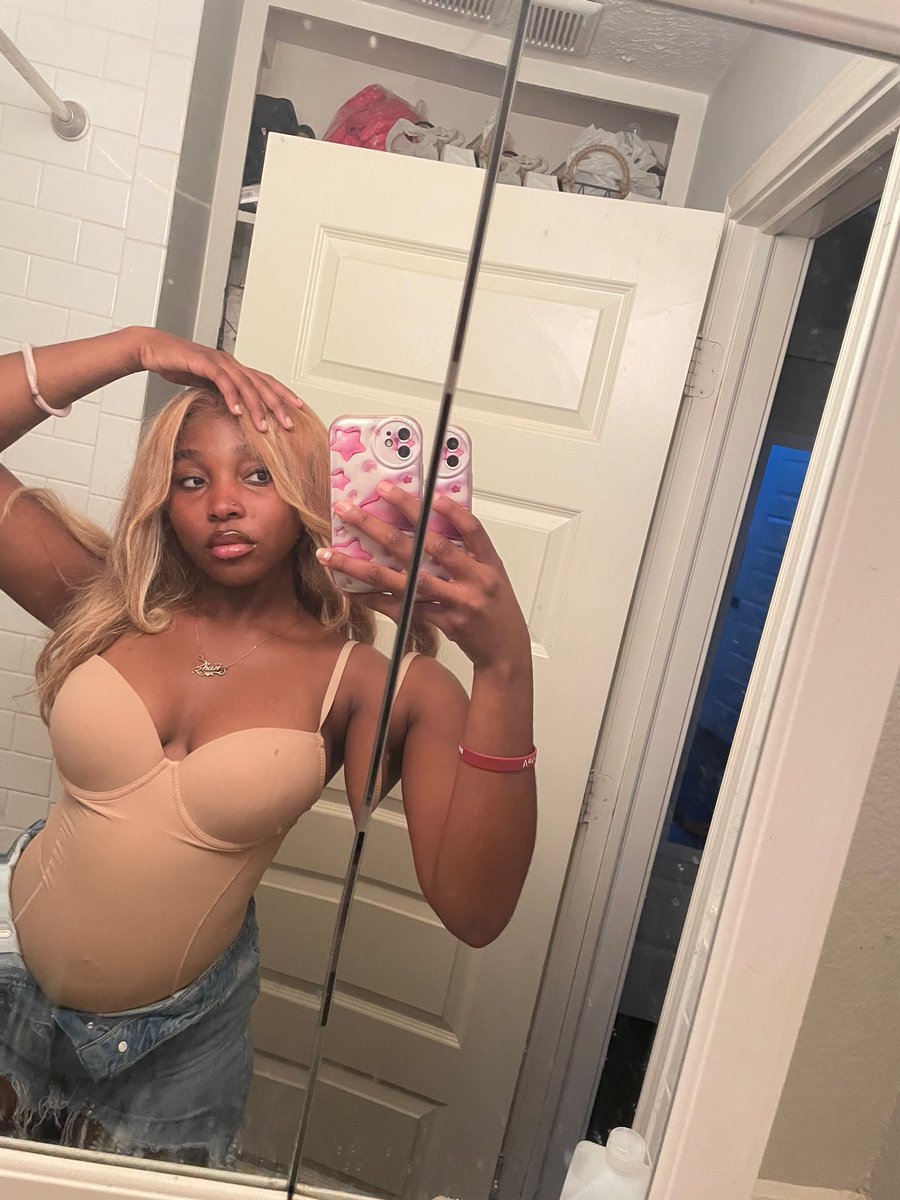naeedaabae's tweet photo. What a good day to be a bad bitch🔟 https://t.co/QrgtmgQ4E2