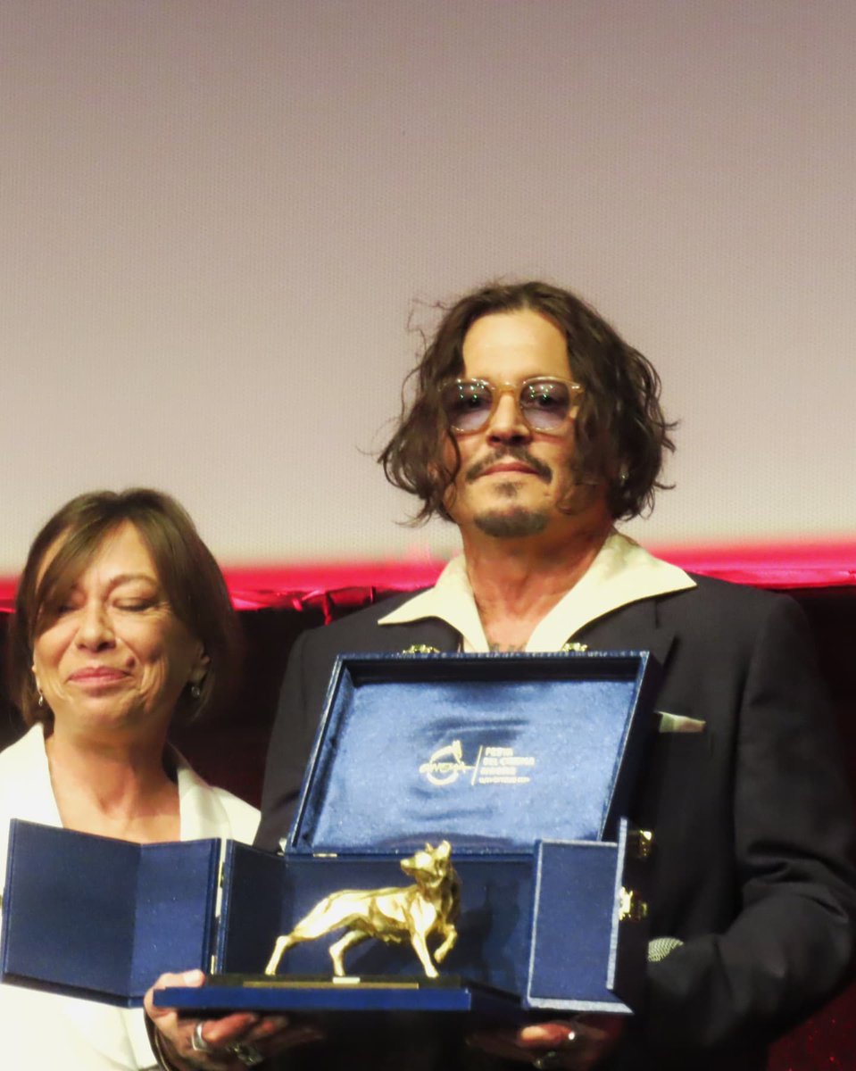 Marussia15's tweet photo. He's so adorable😍
#JohnnyDepp #RoFF19 https://t.co/sJsVfXIgs9