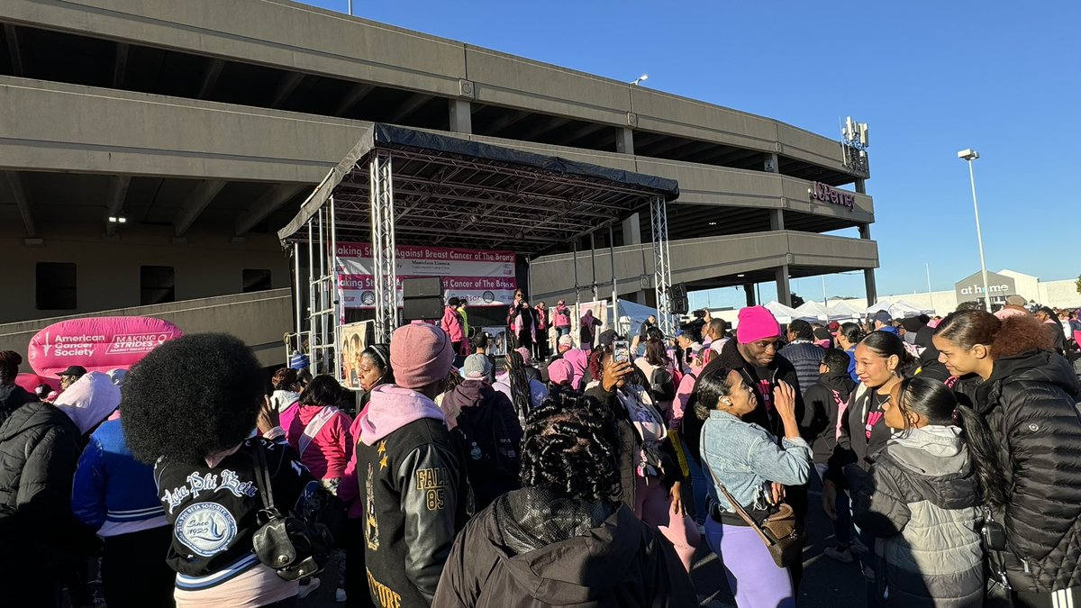 MsLiamzon's tweet photo. @ps_ms71 teachers Ms. Conti and Ms. Oppedisanno along with 6th grade students joined me on the @MakingStrides walk at Bay Plaza. #bronxstrong https://t.co/xGpPkNKSwV