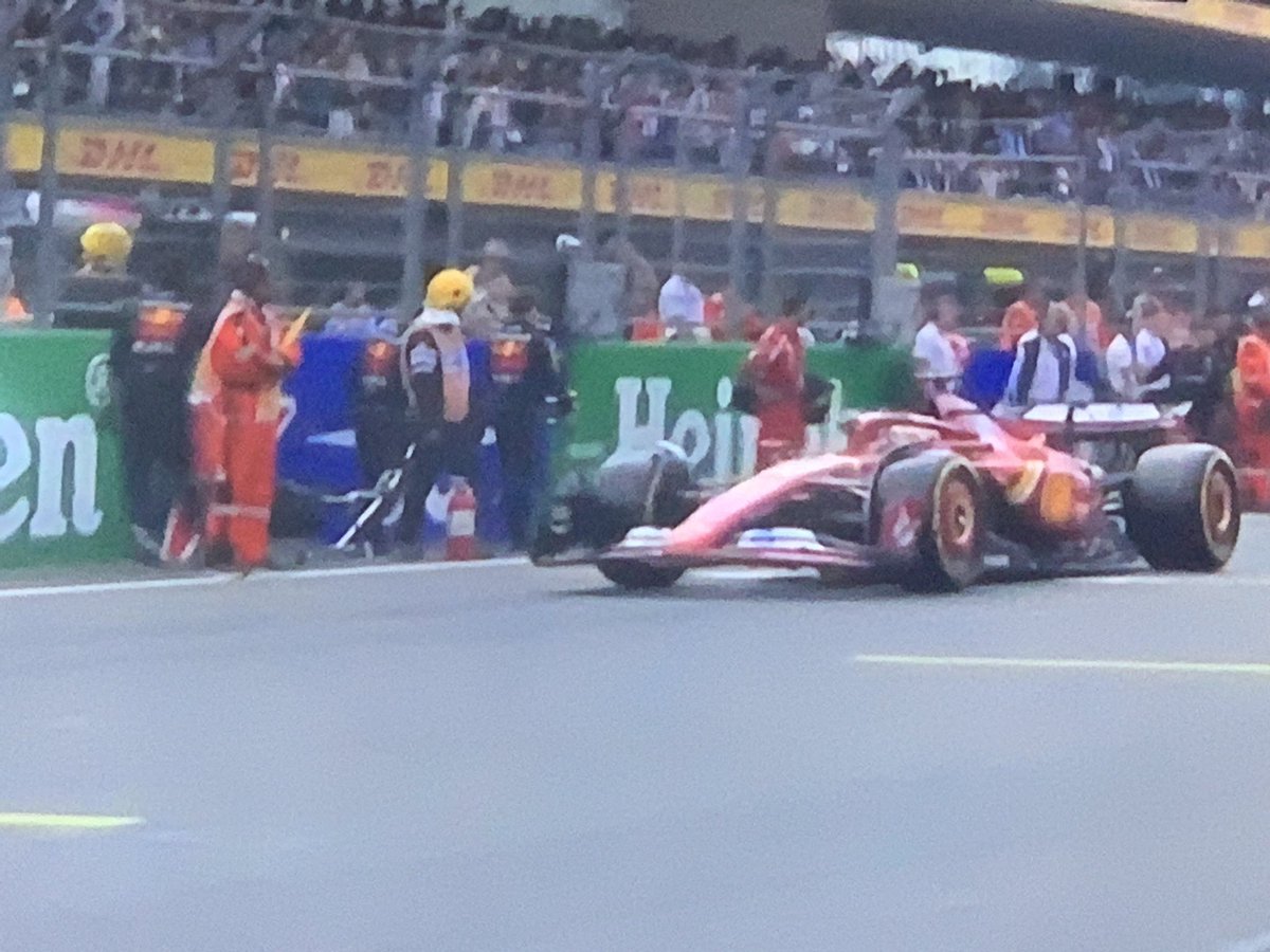 margaretojalvo's tweet photo. #MexicoGP #F1 #Formationlap @RImpaglione pic #MO @DisneyPlus #espn https://t.co/DQyDQA9j3l