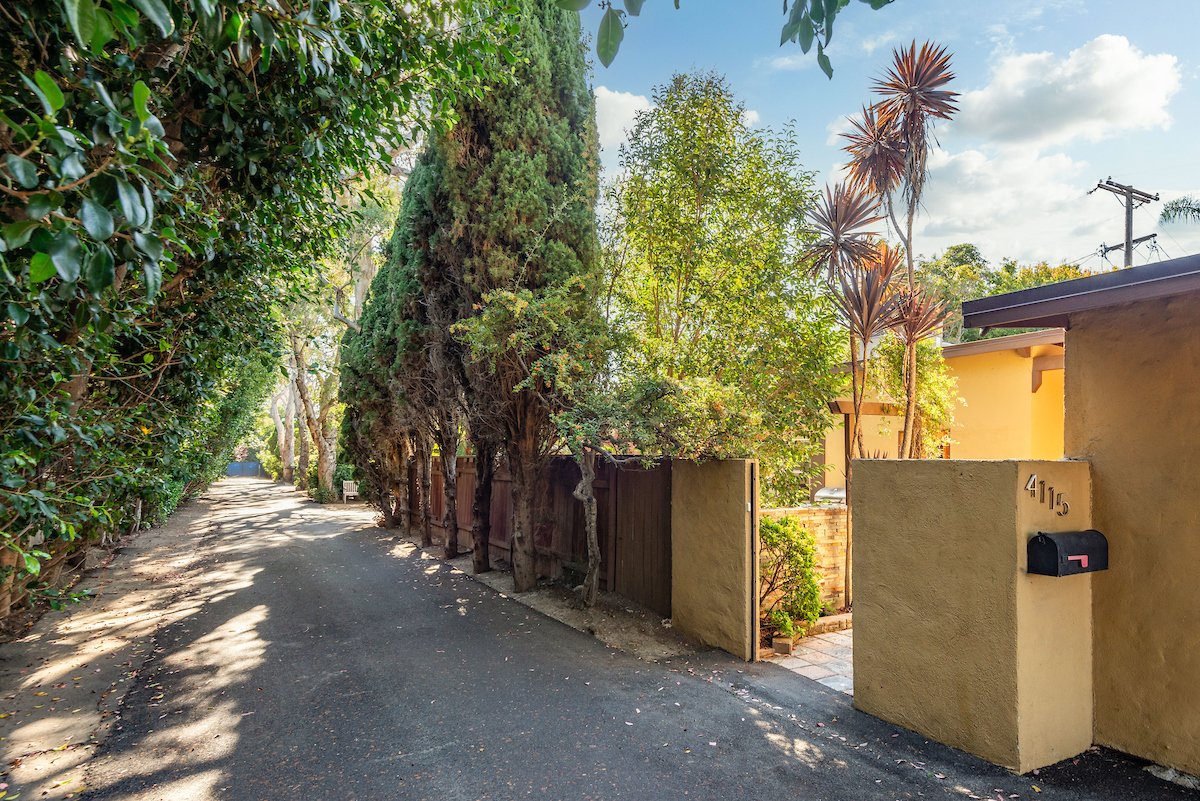 aliceplato's tweet photo. OPEN TODAY - 10/27, 2-5pm - Rare Craig Ellwood Mid-Century Mod Home on Private Lane in Mar Vista, 4115 Inglewood Blvd, LA, CA 90066   $1,995,000.  More pics and info:  https://t.co/SyBamSKirr https://t.co/JDG7hvr0C6