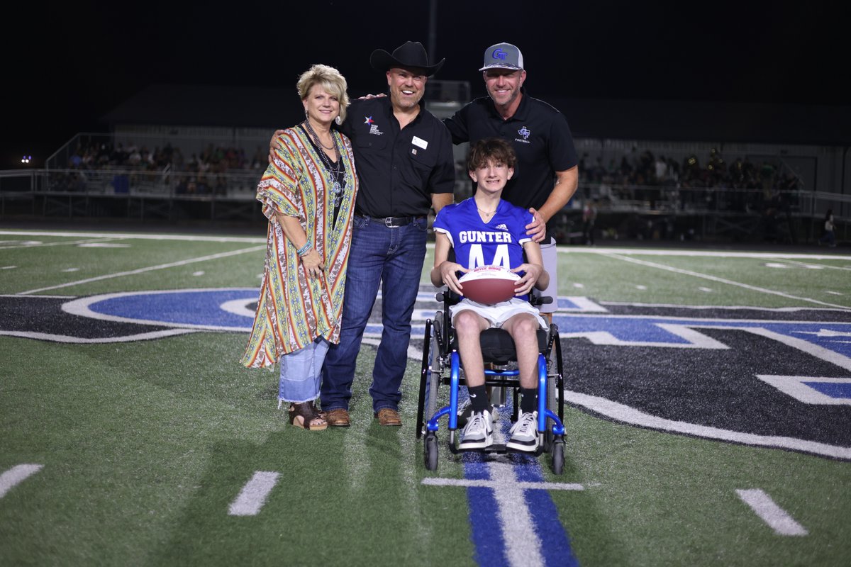 dctf's tweet photo. Congratulations to Bryce Biros of Gunter High School on being recognized with the Unsung Hero Award presented by @TXFBinsurance!

Check it out: https://t.co/a80OTrTLj9

@gunter_football @GunterHSTigers https://t.co/jQ6AbySUCN