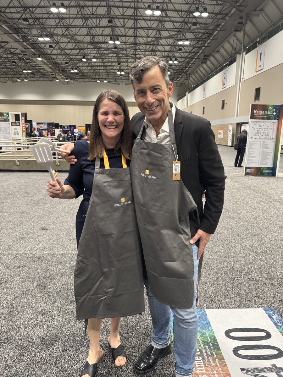 UTKDeanLoriM's tweet image. ⁦@ASUSocialWork⁩ and ⁦@SimmonsUniv⁩ social work deans are ready to cook up some change in their ⁦@utkcsw⁩  aprons and spatulas! #cswe2024