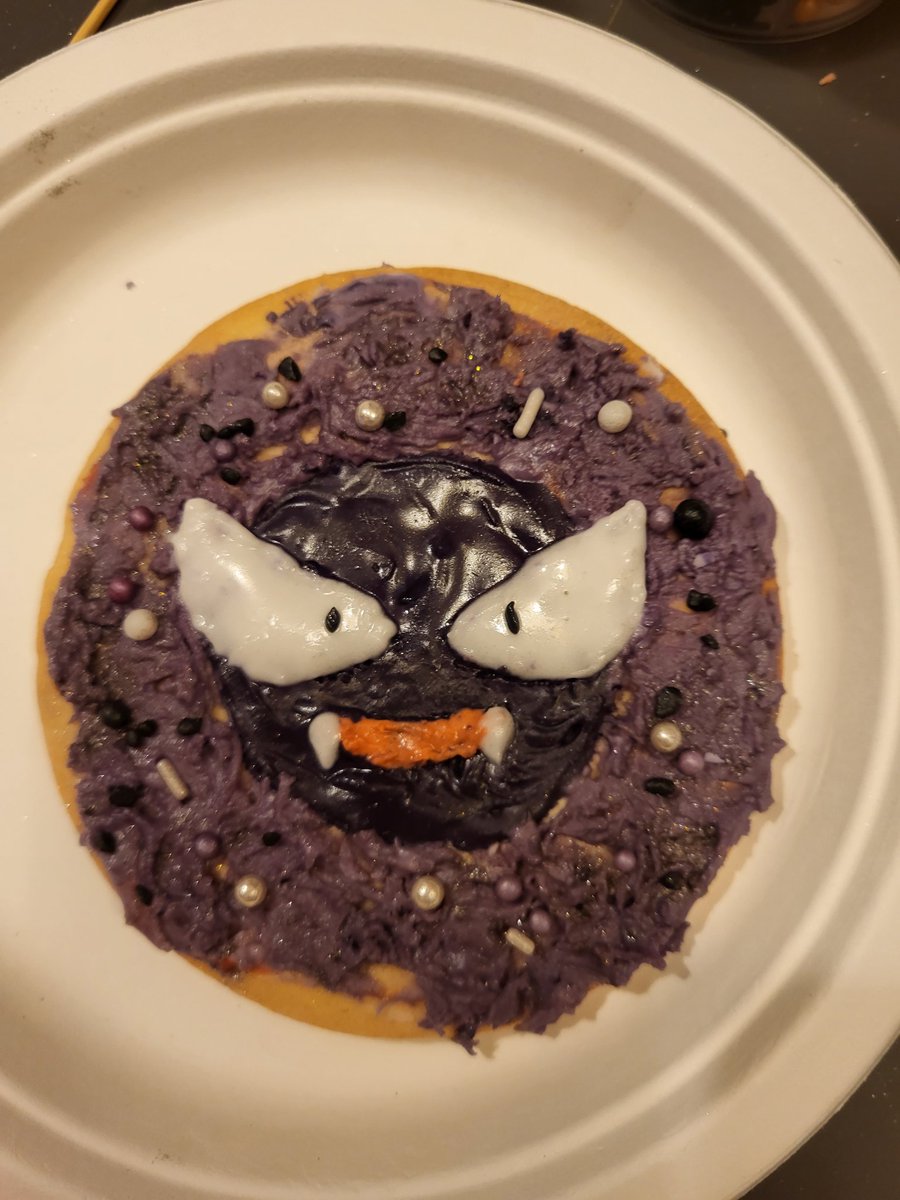 InesHea's tweet image. Ce soir je le mange car il m'a dit qu'il voulait plus vivre car il a perdu sa petite amie ( l'entremet fantominus qui a été dévoré )