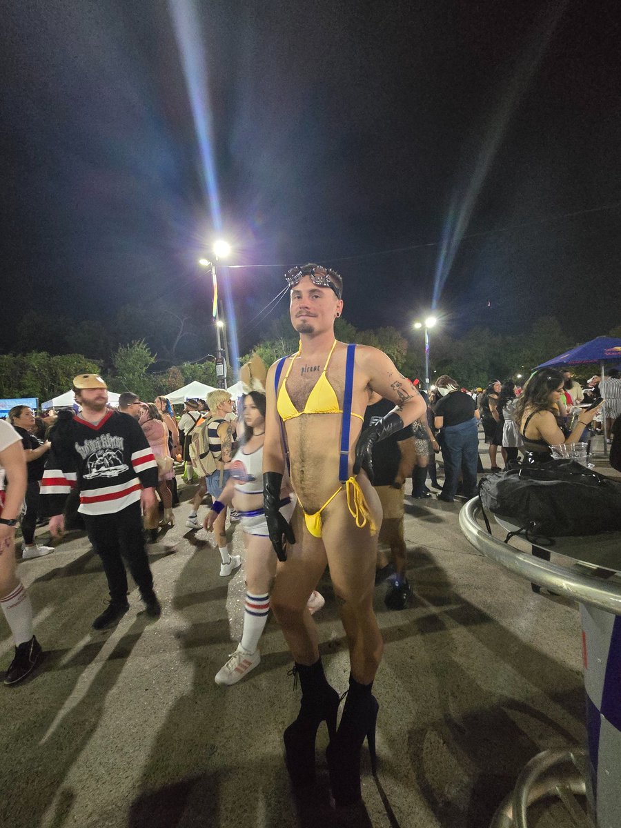 FriendlyFister's tweet photo. Gay Halloween was a success https://t.co/cSvFdRCfV1