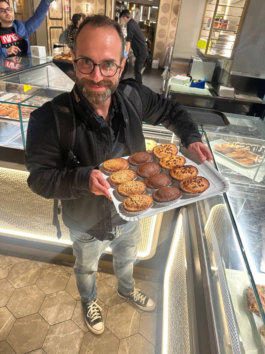 Vertigo87's tweet photo. Dolce Vita at @DevFest Bari 🥧🥧🥧

This time all speakers were introduced to "pasticciotto", thanks @mik3lantoni0! https://t.co/B9T873Rk5s