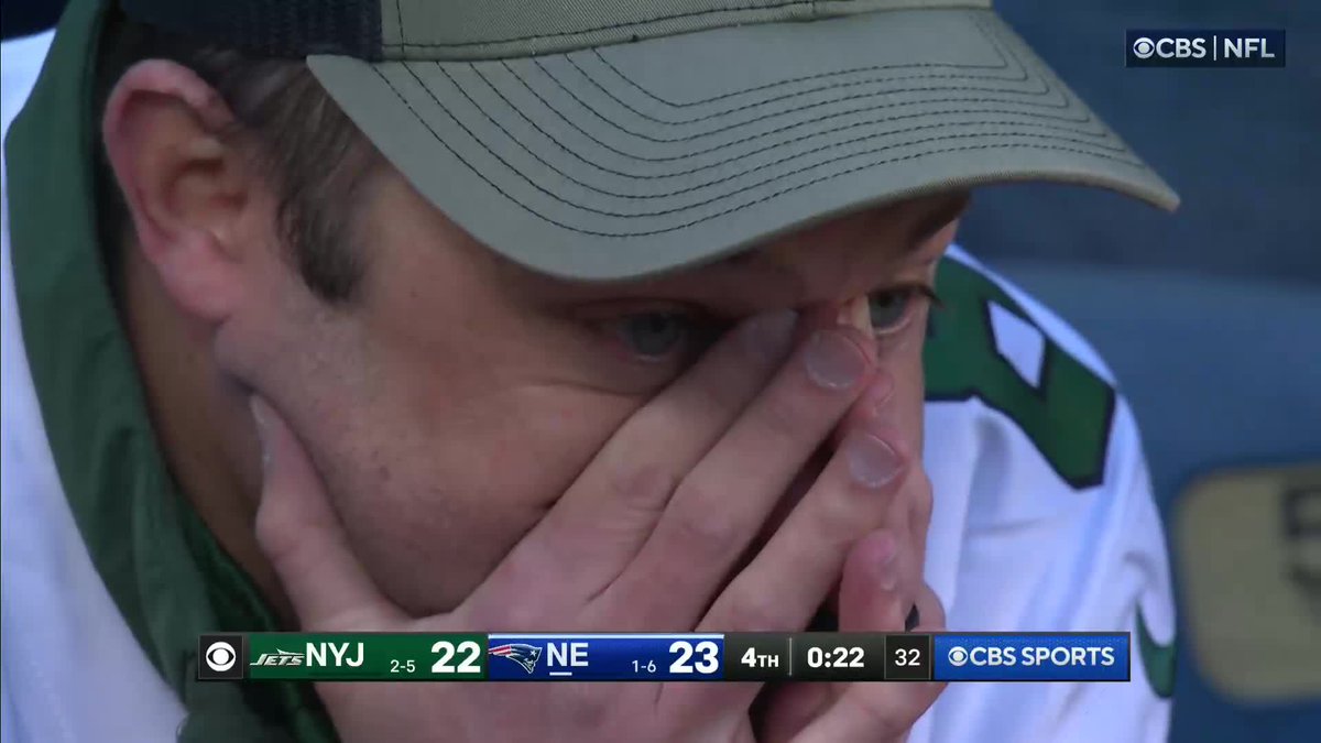 NFLonCBS's tweet photo. The 2-6 Jets have fallen to last place in the AFC East https://t.co/dIip14cbLS