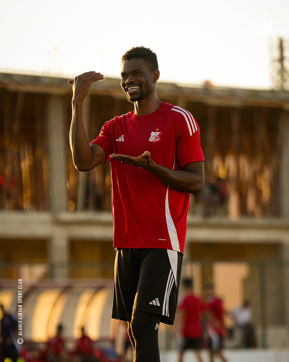 AlahlyLySc's tweet photo. نواصل العمل في أروقة معقلنا التاريخي ضمن استعداداتنا للقاء الغد. 💪🇦🇹

#AlahlyLySC #Forza_jazzara #المجد_للشعار🔴⚪️ https://t.co/6sN8c9p8Rf