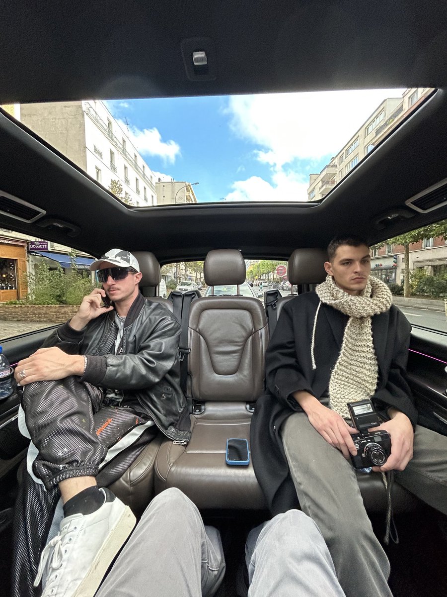 Throwback to this time last year in Paris with ⁦<a href="/robojoebot/">Joe Taveras</a>⁩ and ⁦<a href="/matt_m64/">Matthew Moloney</a>⁩ in a black car on the way to the Louvre.