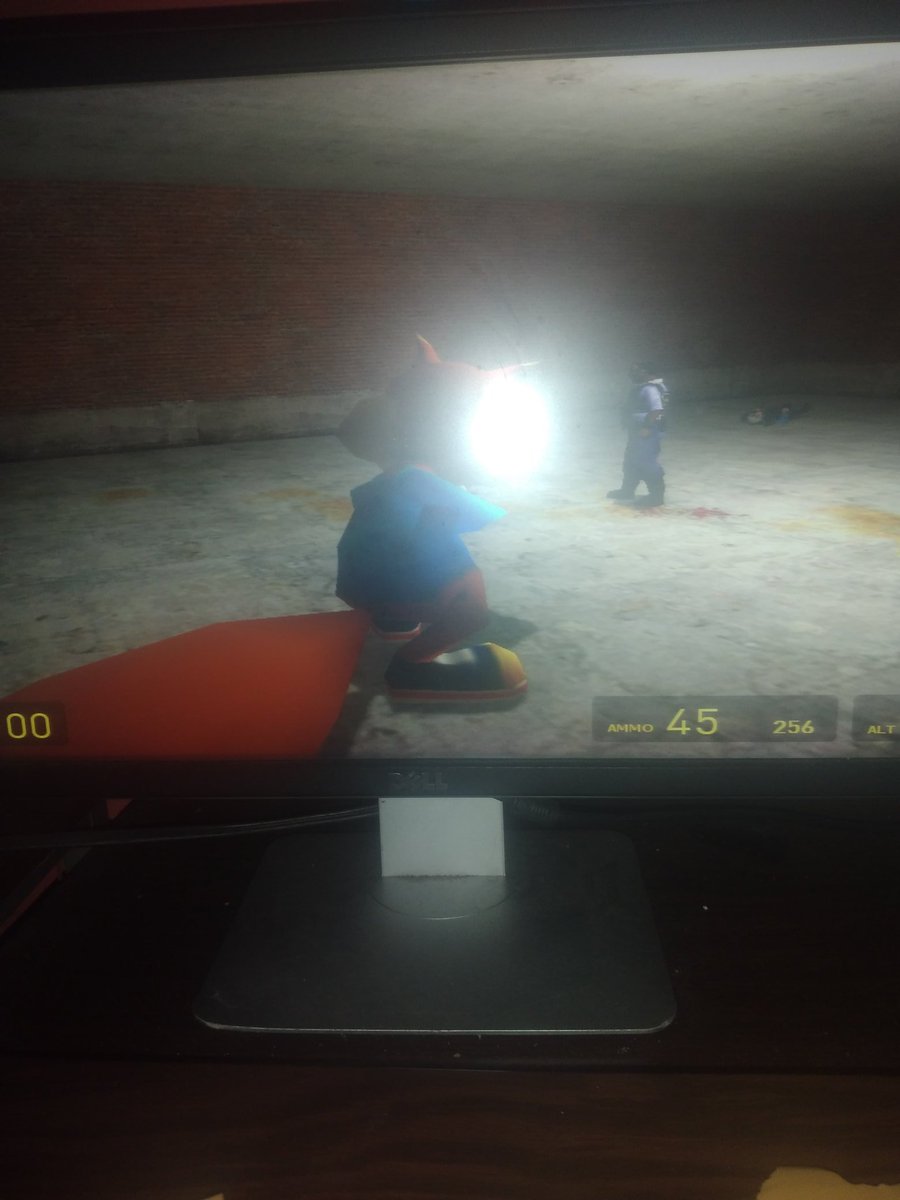 SwagMastersLol's tweet photo. Here Playing Garry's Mod Because Idk Lol (Sorry For The Quality In The Picture, I Used The Camera Of My Fucking Phone Lol) https://t.co/mQCgLpFVn3