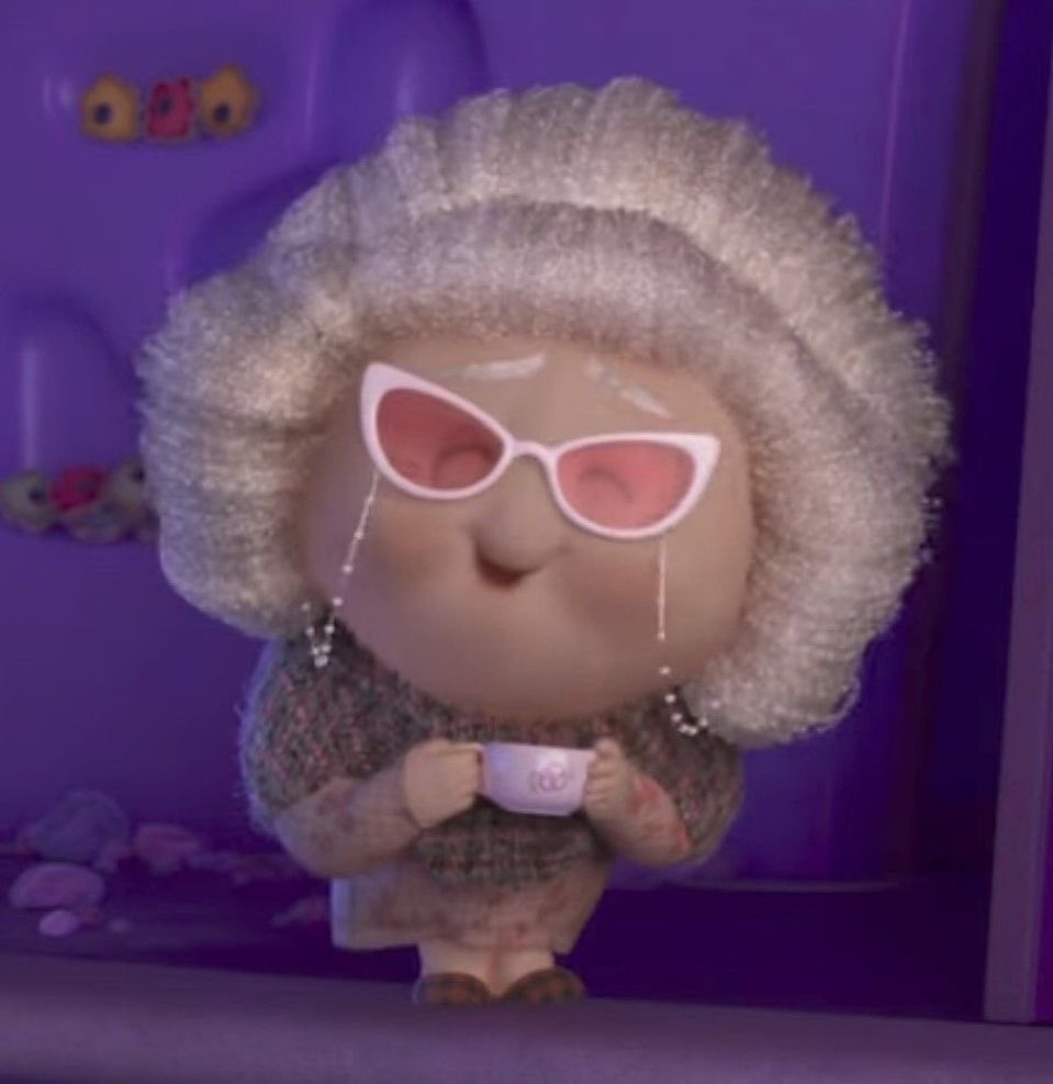 aurora; is a showgirl!!❤️‍🔥 tweet media