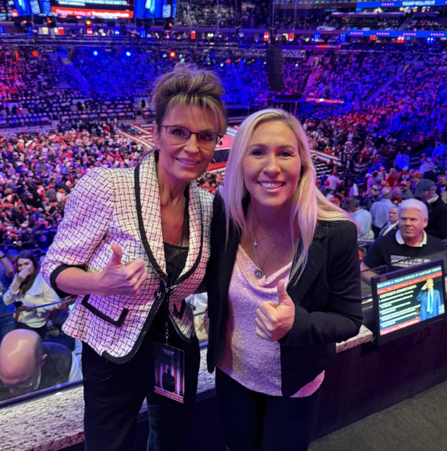 ArtCandee's tweet photo. Sarah Palin is standing next to one of the only women who make her look smart. https://t.co/R1QWO6lAQE