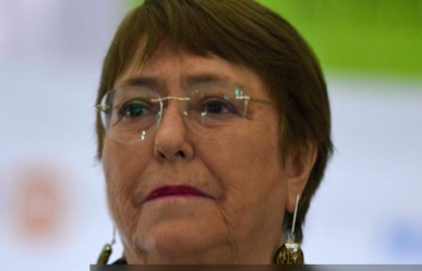 Iherreraa's tweet photo. Las estrellas que vimos votando en las elecciones : Silvia Piñeiro, Elton John, El Chómpiras y Alf https://t.co/NTCNQhSmF3