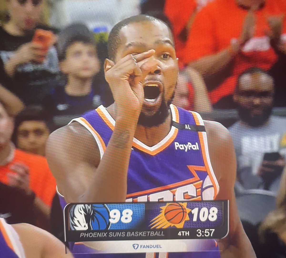 DAQUANDSG's tweet image. When she asks how big is it