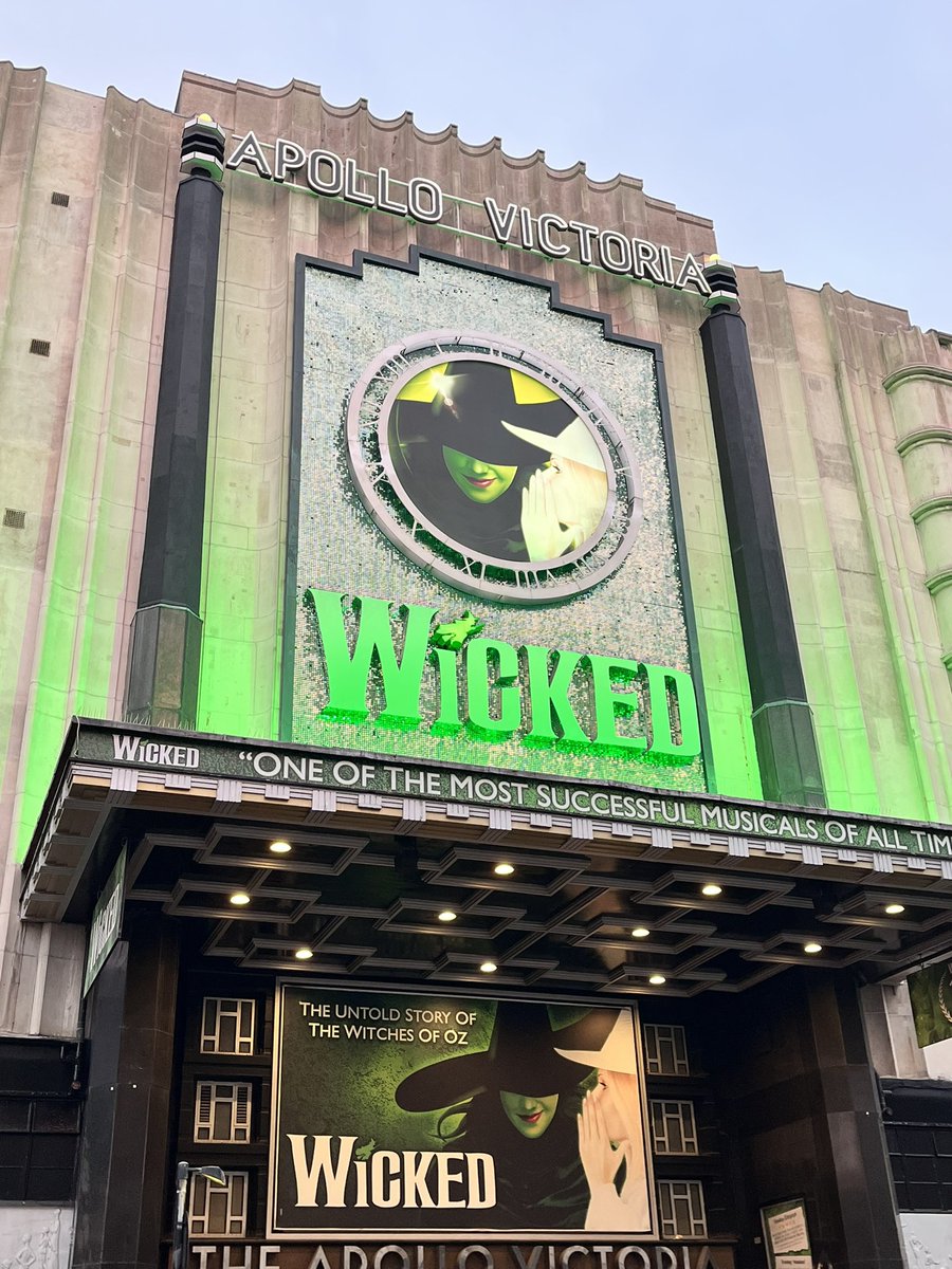 PedderRachel's tweet photo. @alexiakhadime 💚We came to see the show yesterday, you were amazing as Elphaba💚. The whole cast did a great job, we definitely want to come back 💚x https://t.co/ufbL8447YB