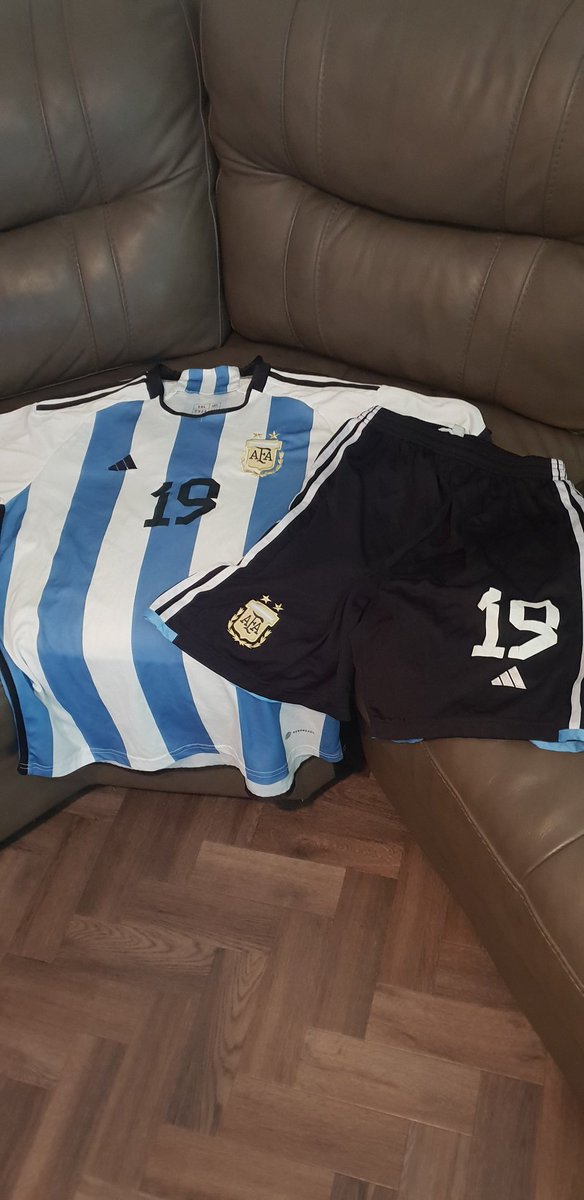 Good weekend for the Mighty Brit two good wins and another great kit donated to us of Dean Willo and the lads much appreciated mate, at 51 years young, football keeps me young and everything I put into it, it's a pleasure ⚽️💙 #MightyBrit #Britanniafamily #Since1968