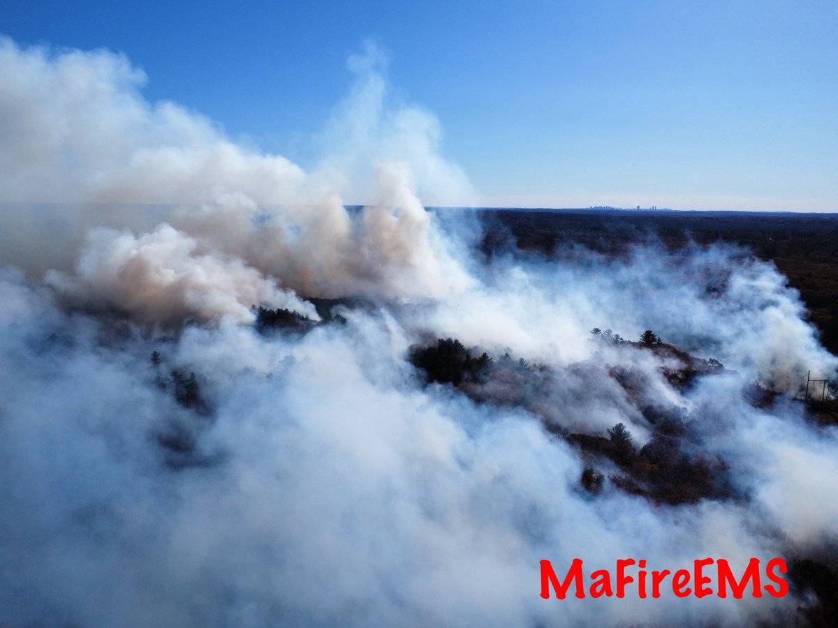 MaFireEMS's tweet image. 5th alarm of fire equivalent Middleton Ma, extensive brush fire Upton Hills Lane , photos via Drone unit