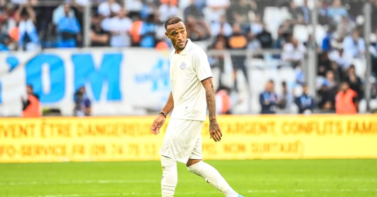 Aspiik_'s tweet photo. Je viens de me rappeler des 4 rouges de l’OM cette saison. Celui de cornelius, celui de balerdi, celui de Maupay et là celui d’Harit. Y’en a pas un qui est valable c’est une dinguerie. Ils sont tous scandaleux. Tous. #OMPSG https://t.co/vjoXCxiJDF